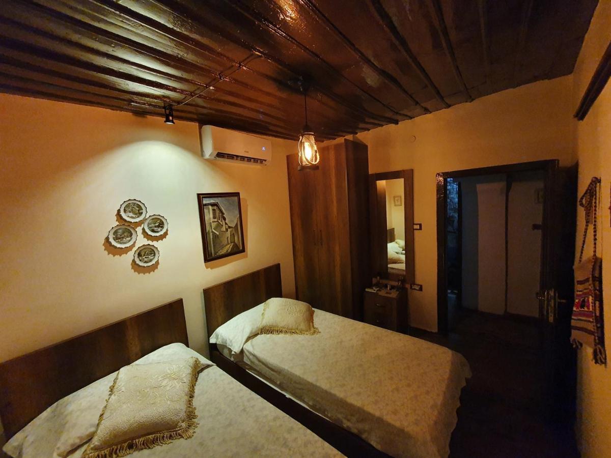 Restaurant & Guest House Semani Berat Luaran gambar