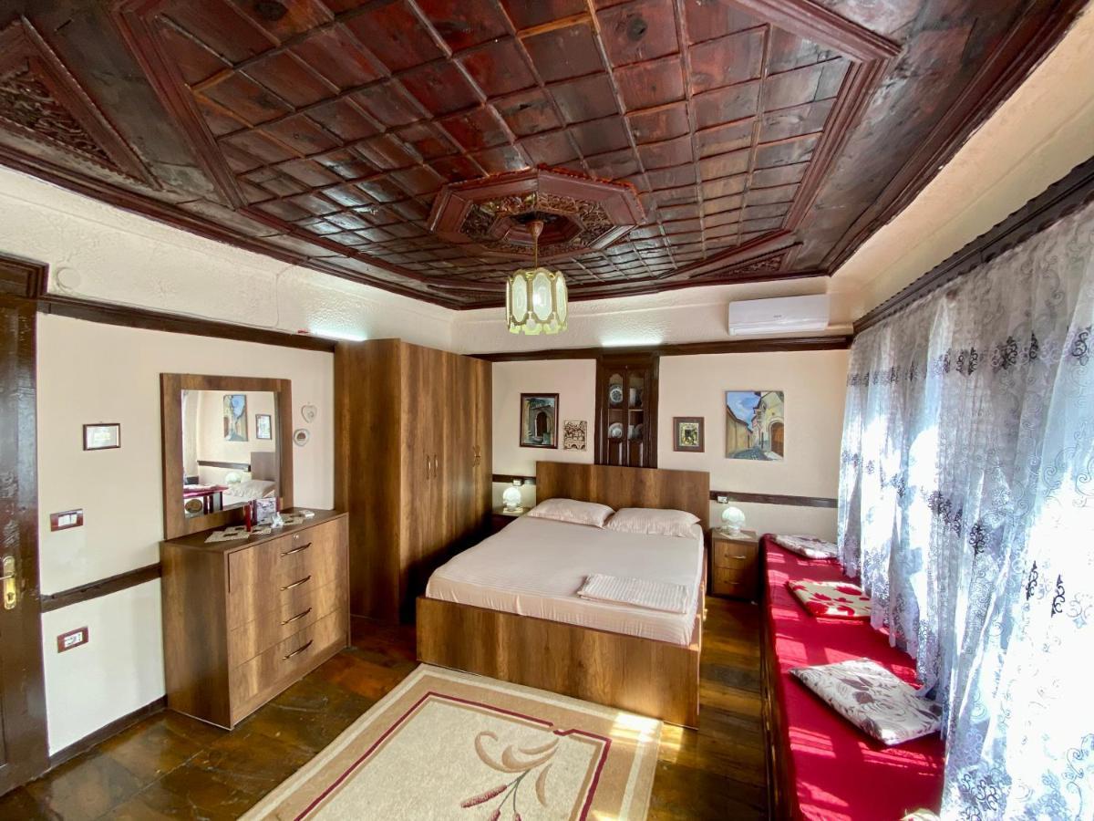 Restaurant & Guest House Semani Berat Luaran gambar