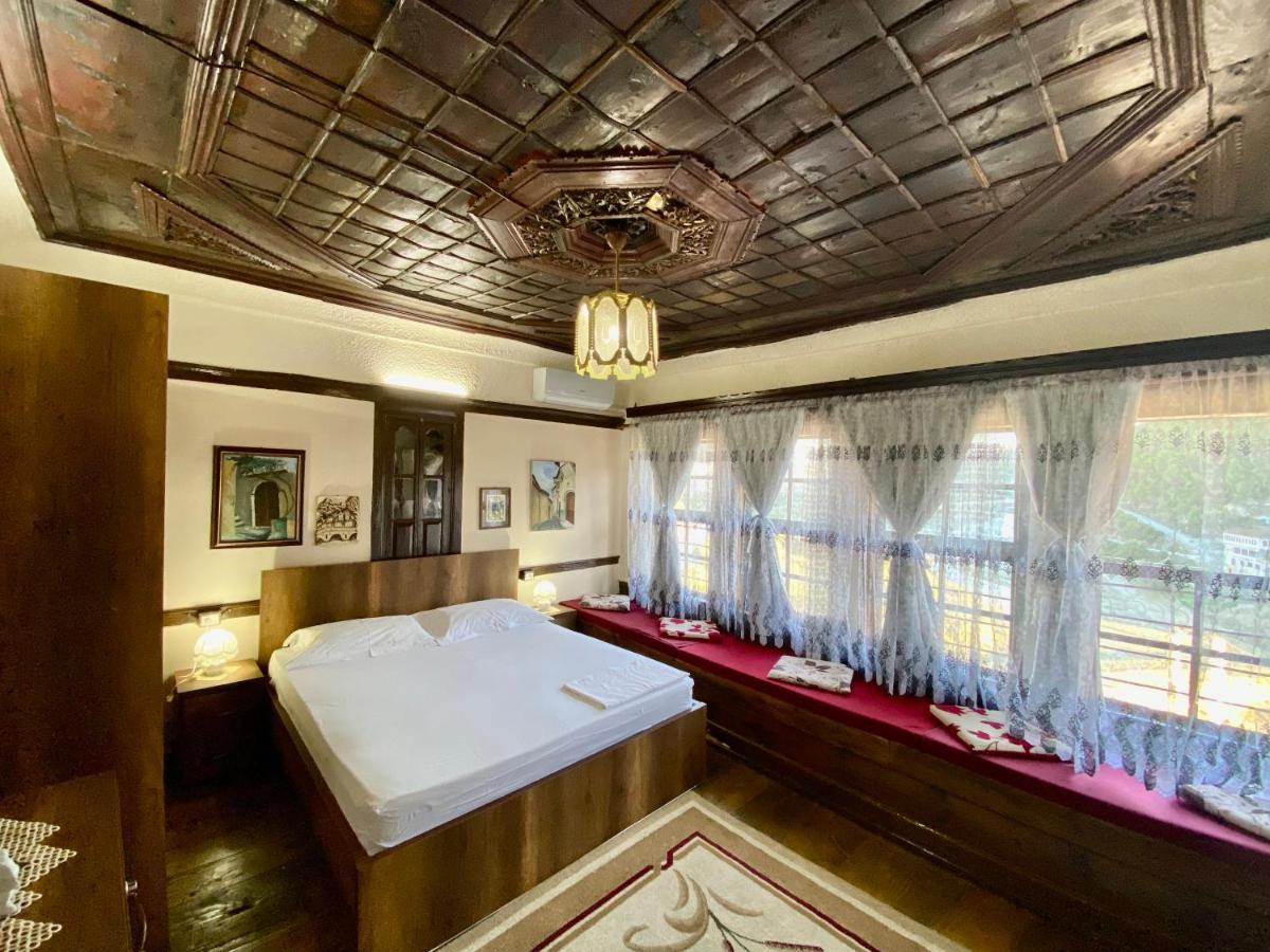 Restaurant & Guest House Semani Berat Luaran gambar