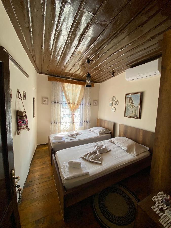 Restaurant & Guest House Semani Berat Luaran gambar