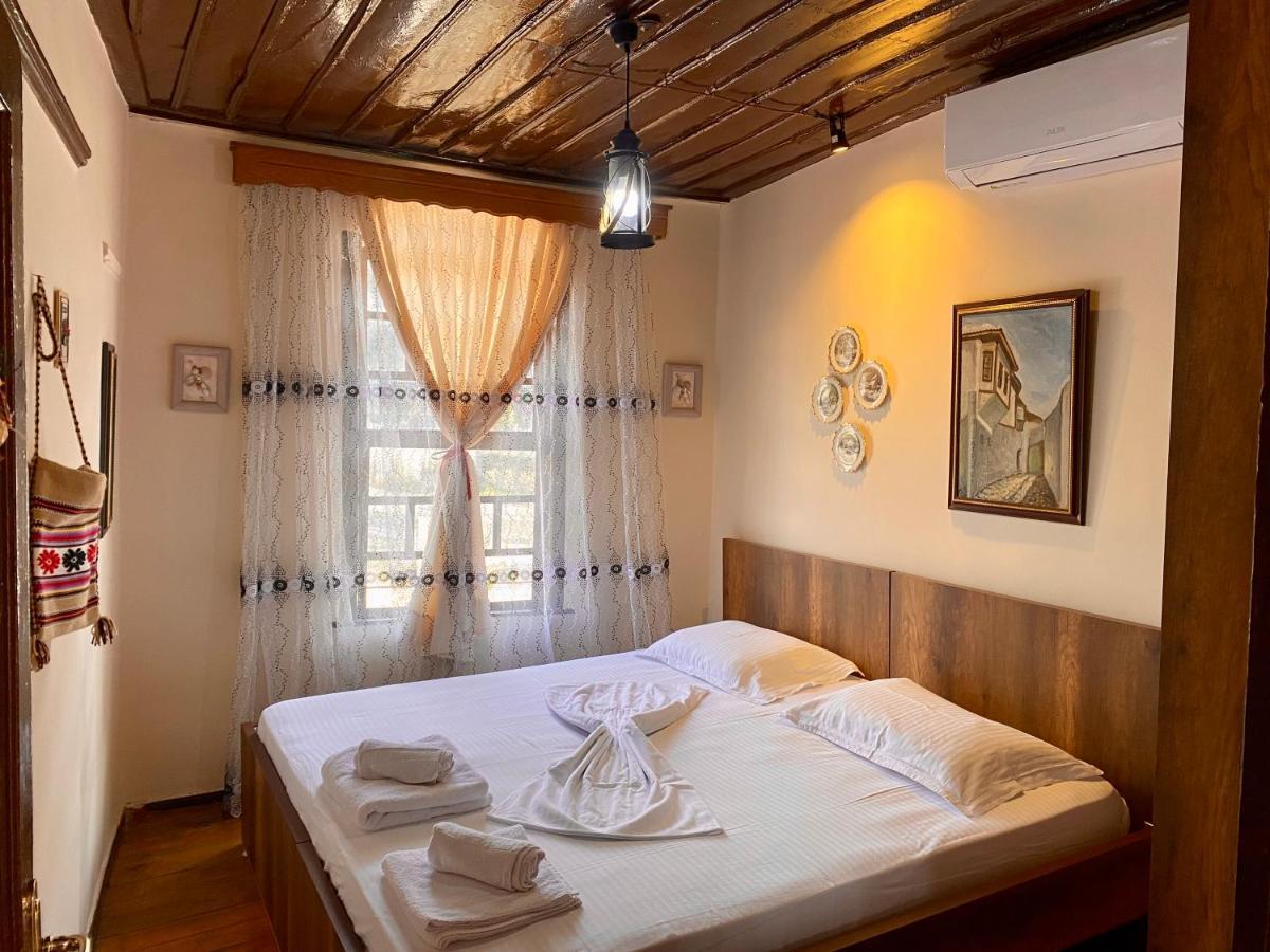 Restaurant & Guest House Semani Berat Luaran gambar