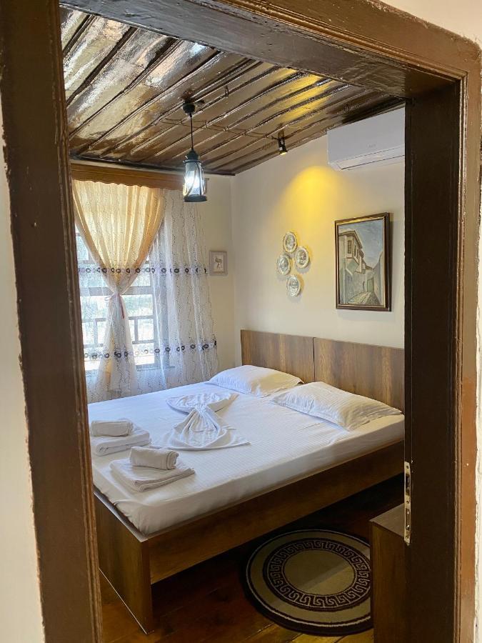 Restaurant & Guest House Semani Berat Luaran gambar