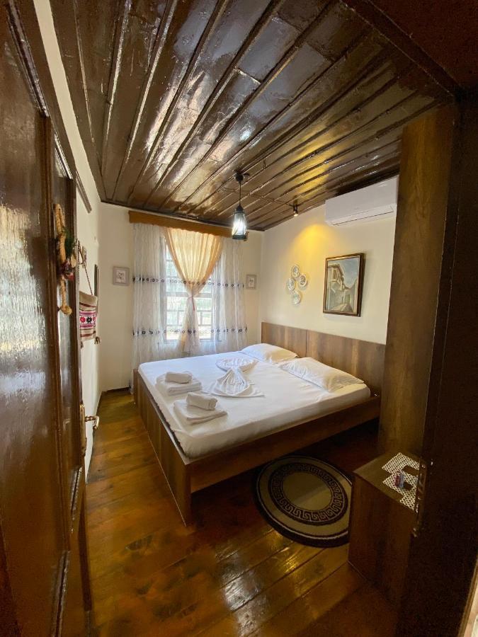 Restaurant & Guest House Semani Berat Luaran gambar