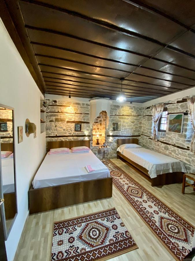Restaurant & Guest House Semani Berat Luaran gambar