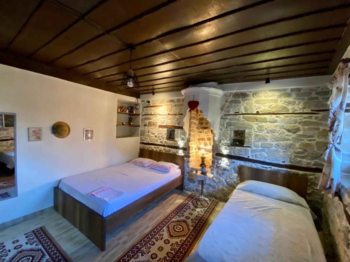 Restaurant & Guest House Semani Berat Luaran gambar