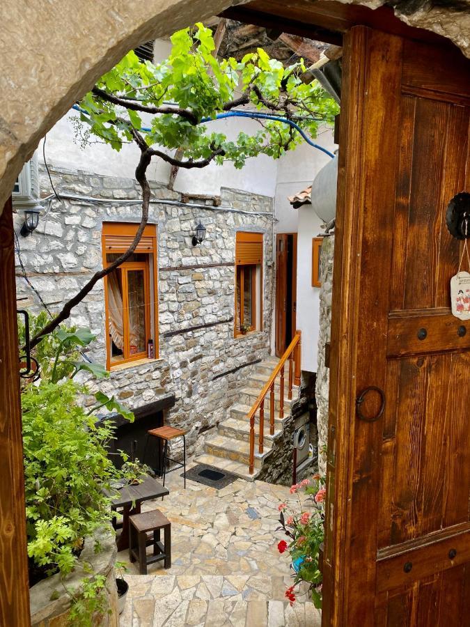Restaurant & Guest House Semani Berat Luaran gambar