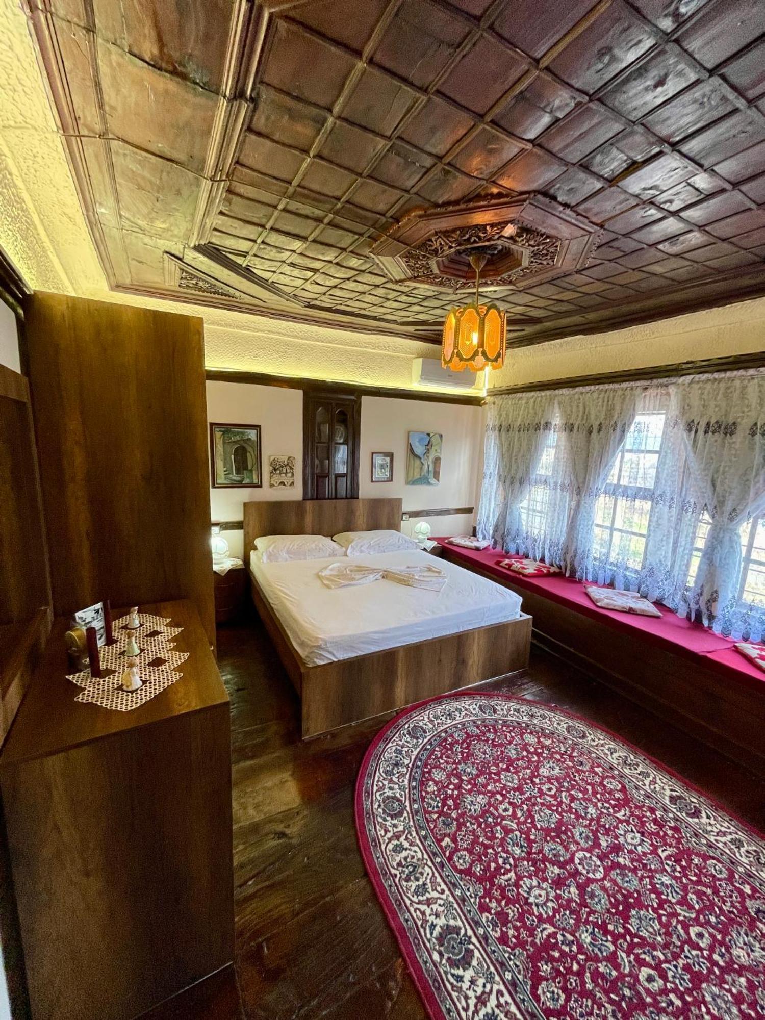 Restaurant & Guest House Semani Berat Luaran gambar