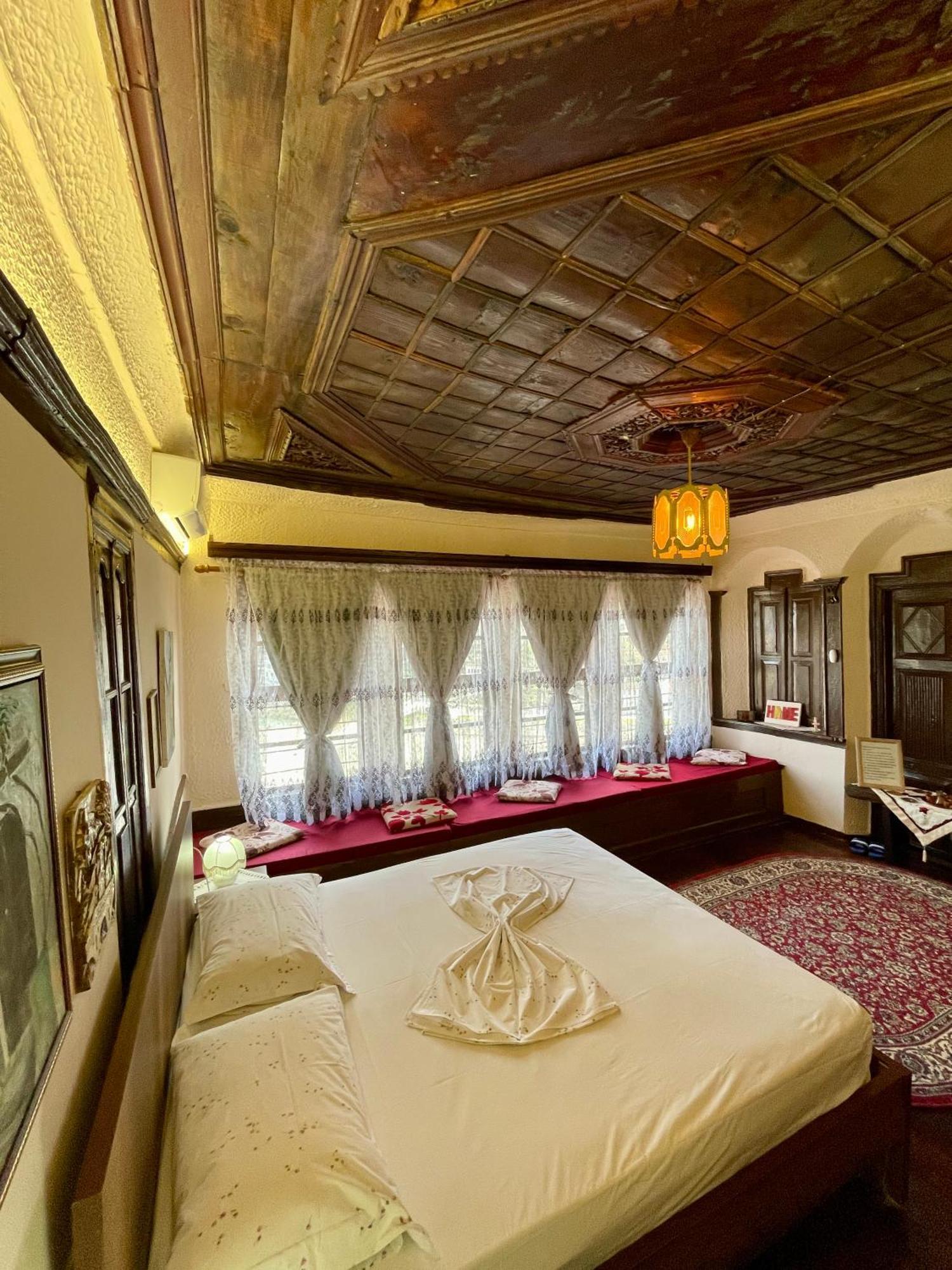 Restaurant & Guest House Semani Berat Luaran gambar