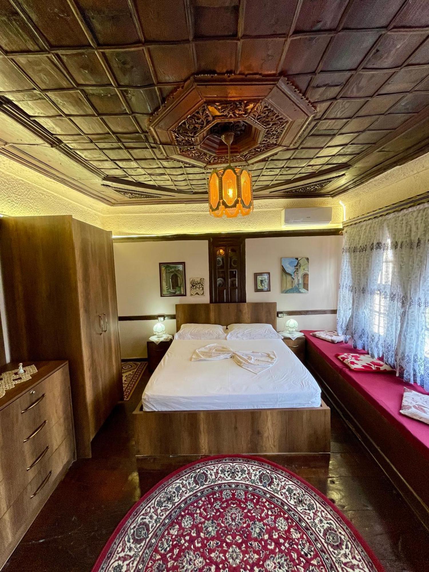Restaurant & Guest House Semani Berat Luaran gambar