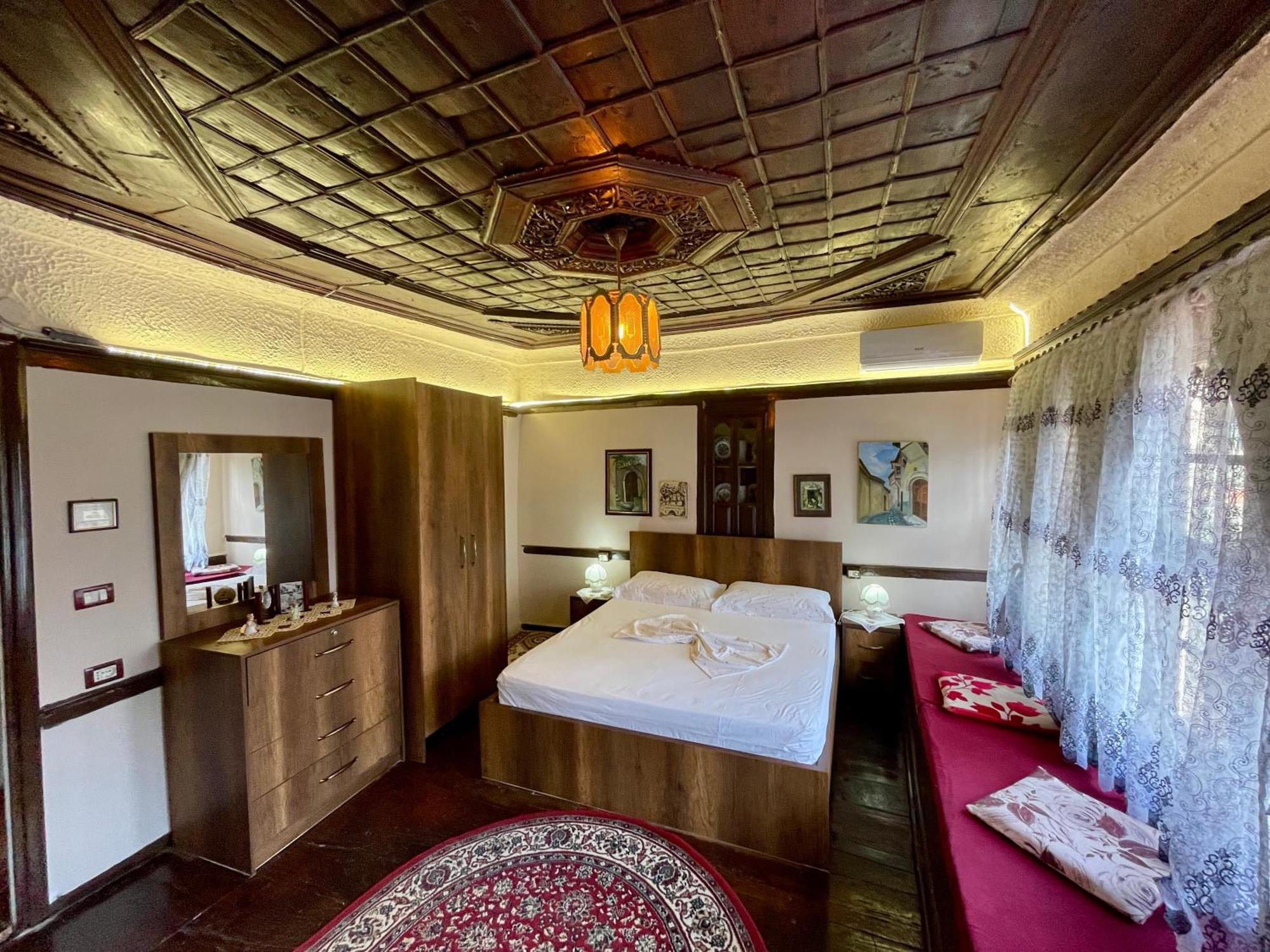 Restaurant & Guest House Semani Berat Luaran gambar