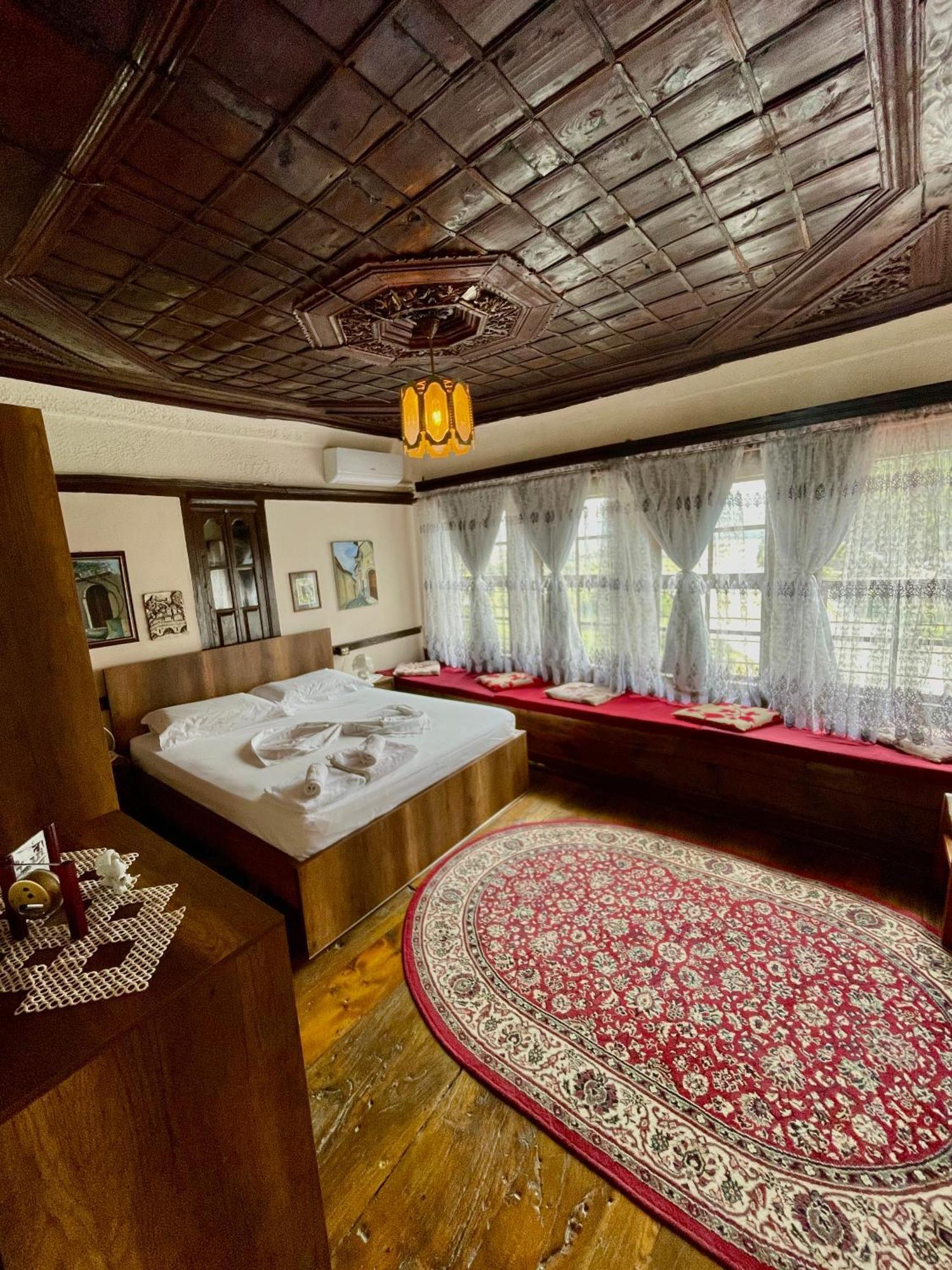 Restaurant & Guest House Semani Berat Luaran gambar