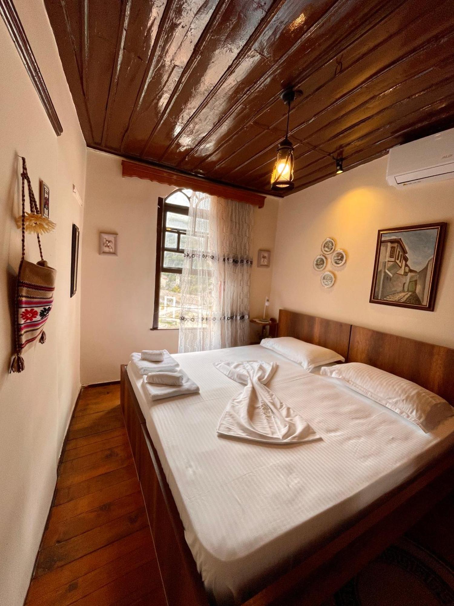 Restaurant & Guest House Semani Berat Luaran gambar
