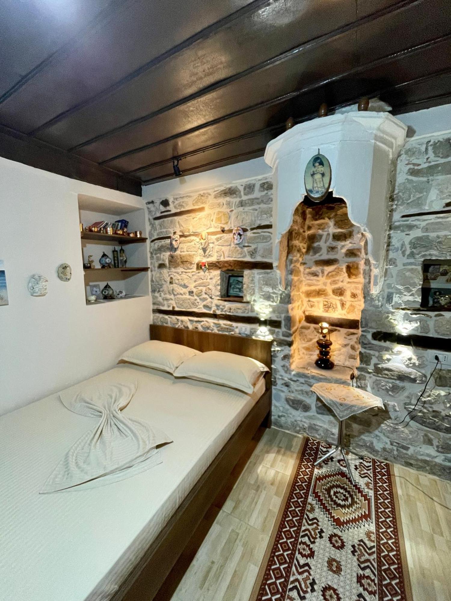 Restaurant & Guest House Semani Berat Luaran gambar
