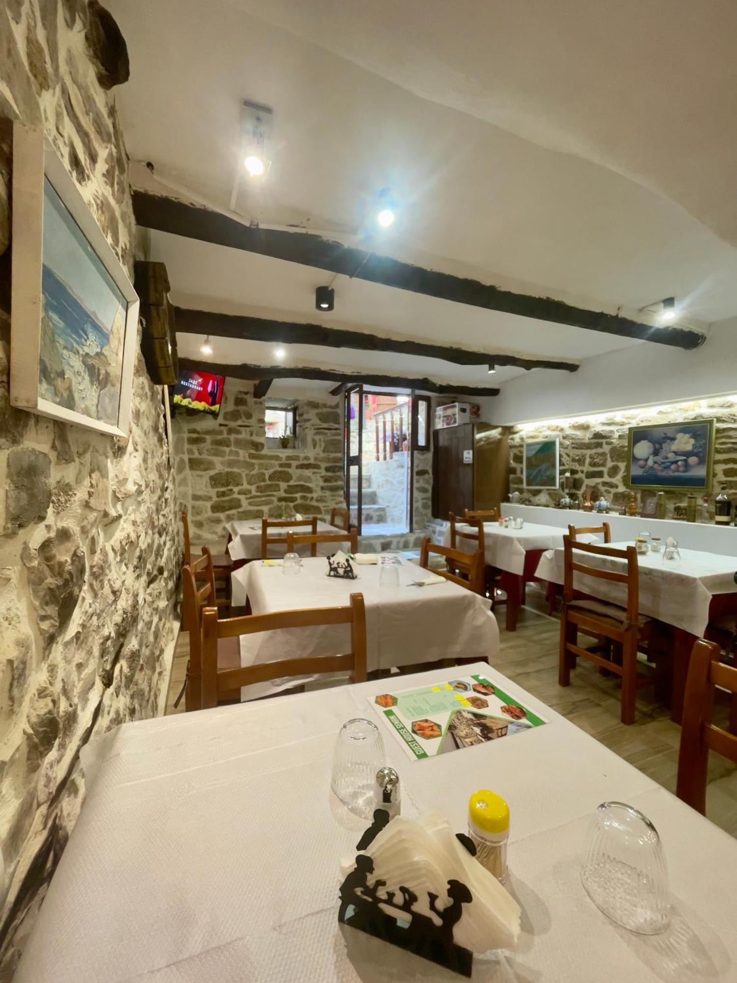 Restaurant & Guest House Semani Berat Luaran gambar