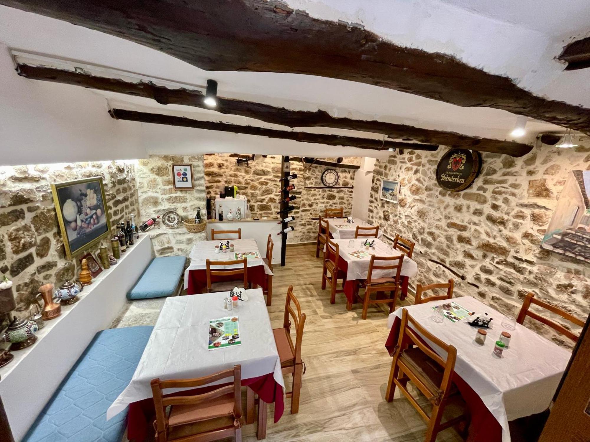 Restaurant & Guest House Semani Berat Luaran gambar