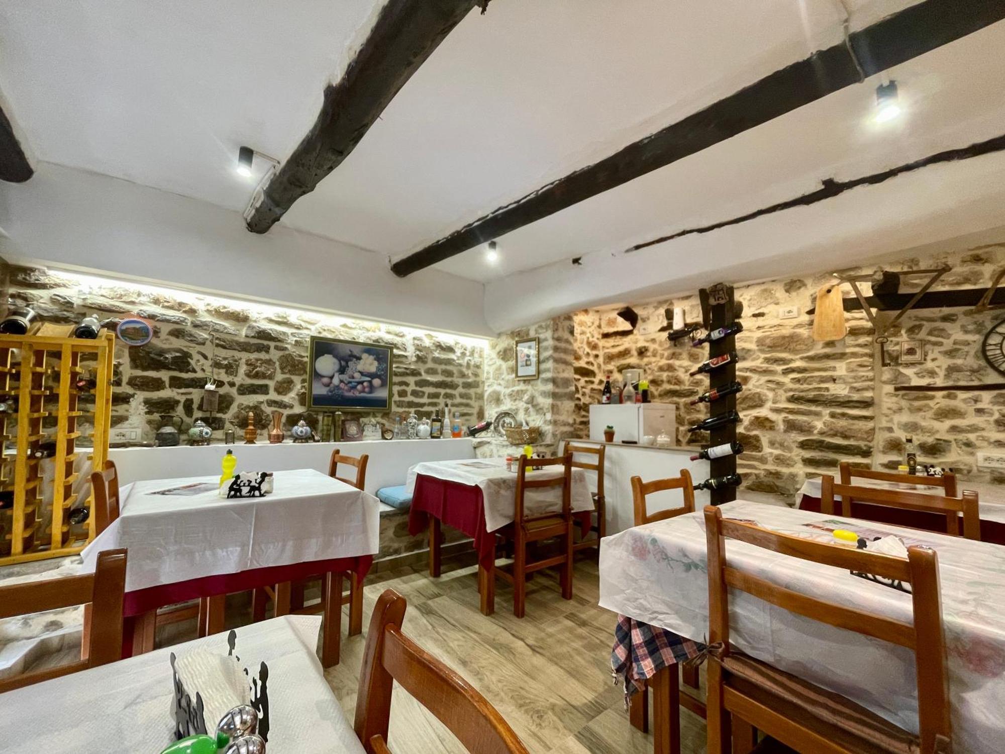 Restaurant & Guest House Semani Berat Luaran gambar
