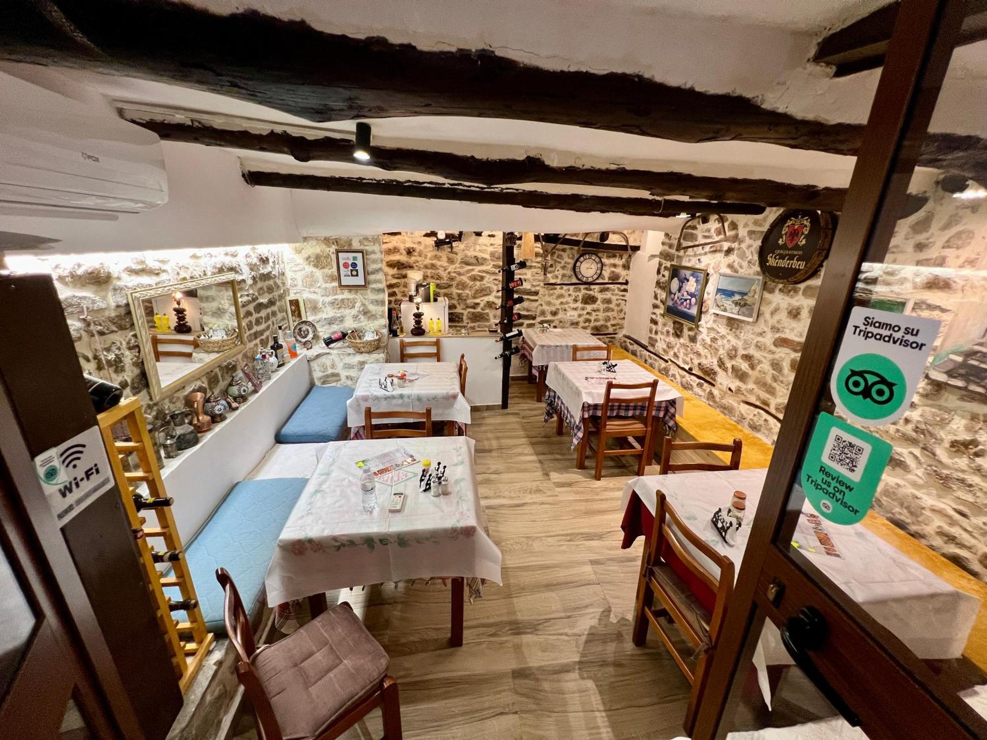 Restaurant & Guest House Semani Berat Luaran gambar